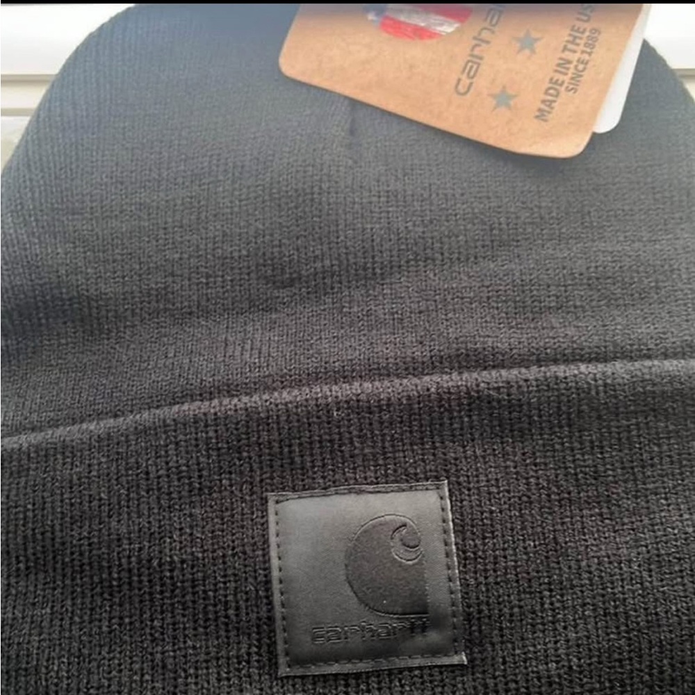 Carhartt beanie black. Adult size.  Logo patch is also black.All tags attached